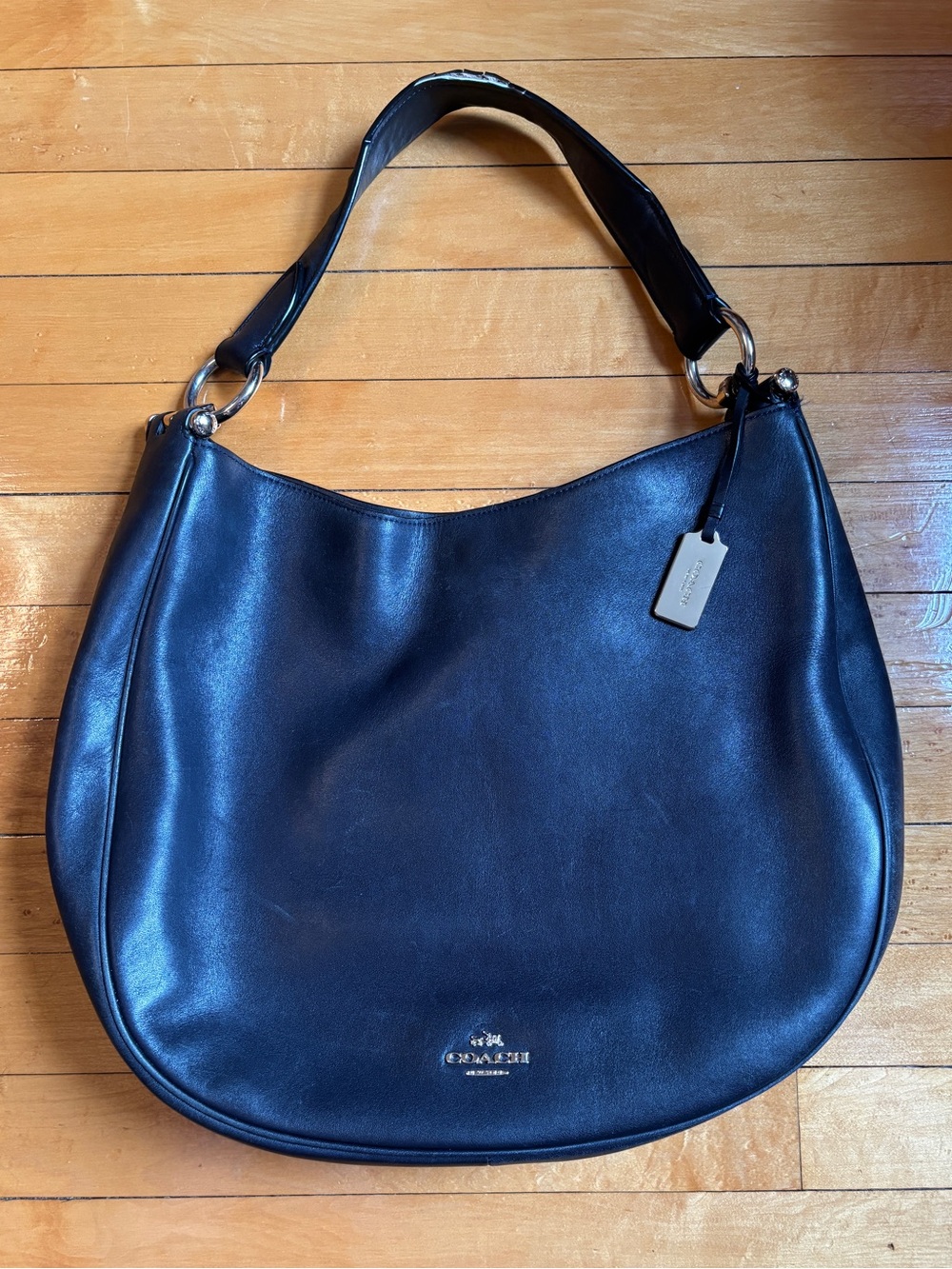 EUC Vintage COACH Nomad Hobo Bag | Black Glove-tanned Leather *READ: STRAP FLAW*